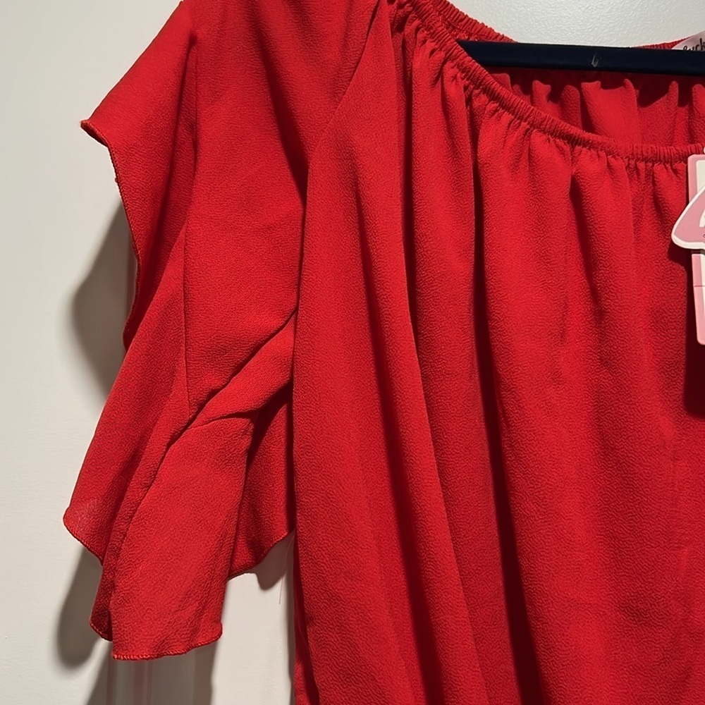 NWT Red Off-Shoulder Ruffle Top Size L - Picture 3 of 6